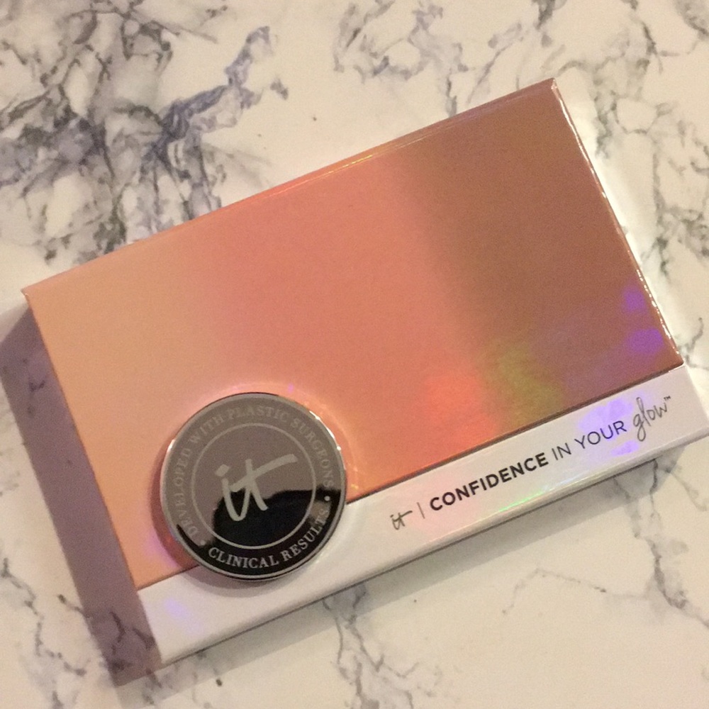 NWT! IT Cosmetics Confidence in your glow bronzer